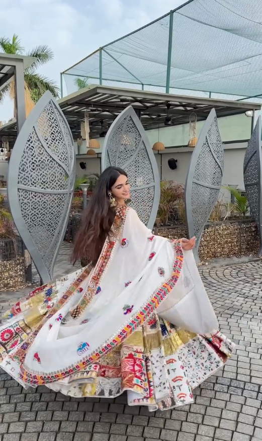 "Traditional Gujarati Mirror Work Chaniya Choli ā Handcrafted Embroidered Navratri Special"