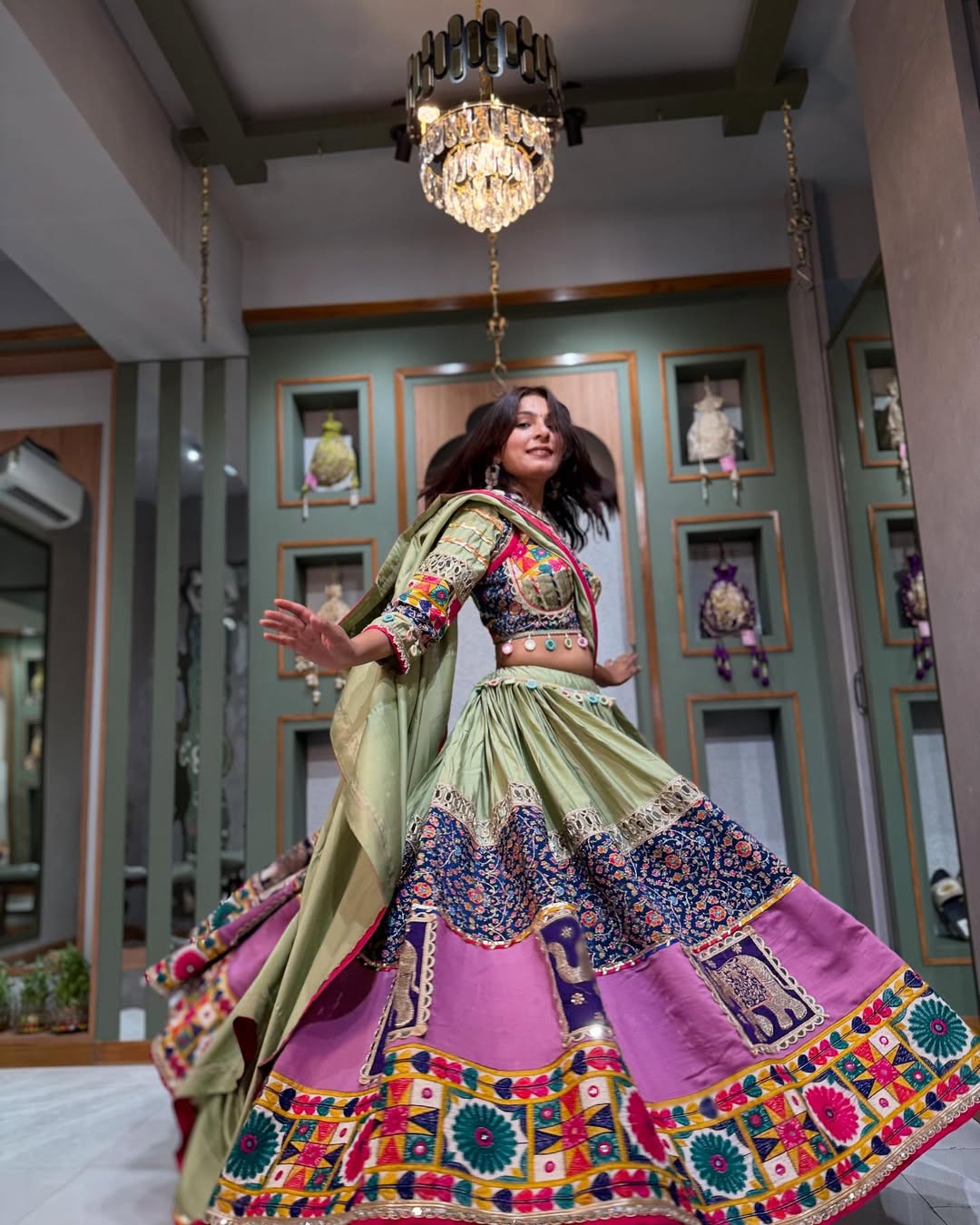 Noor-e-Kalaam Lehenga
