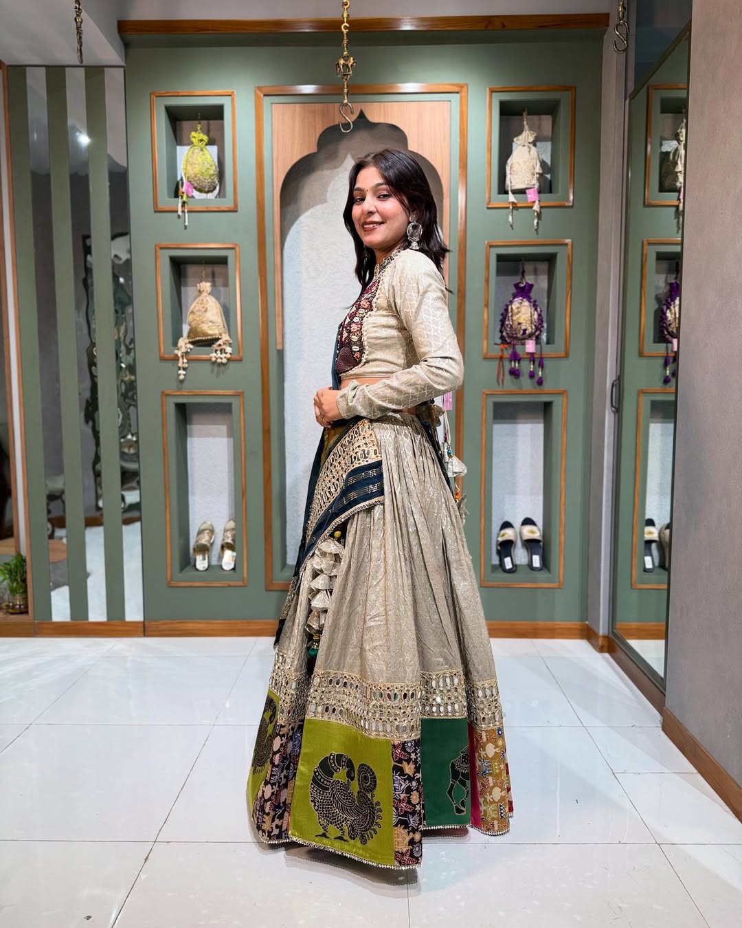 Haatheli Hathi Lehenga