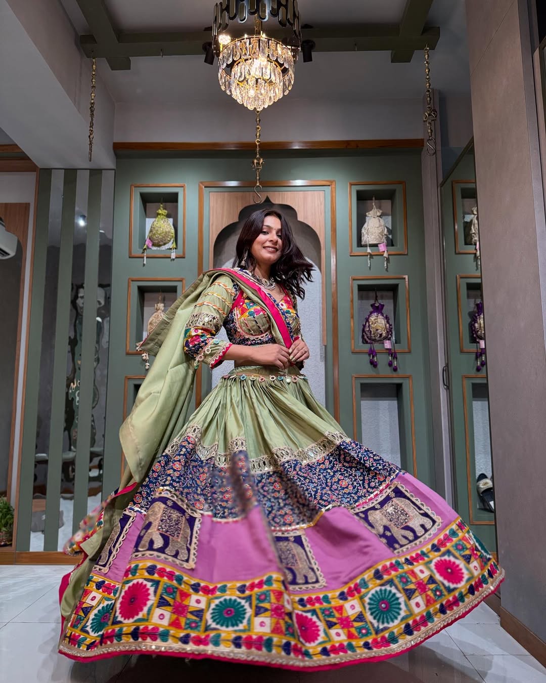 Noor-e-Kalaam Lehenga