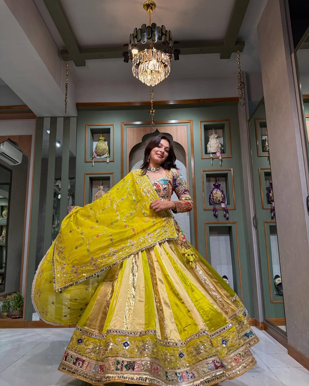 Surajmukhi Swag Lehenga