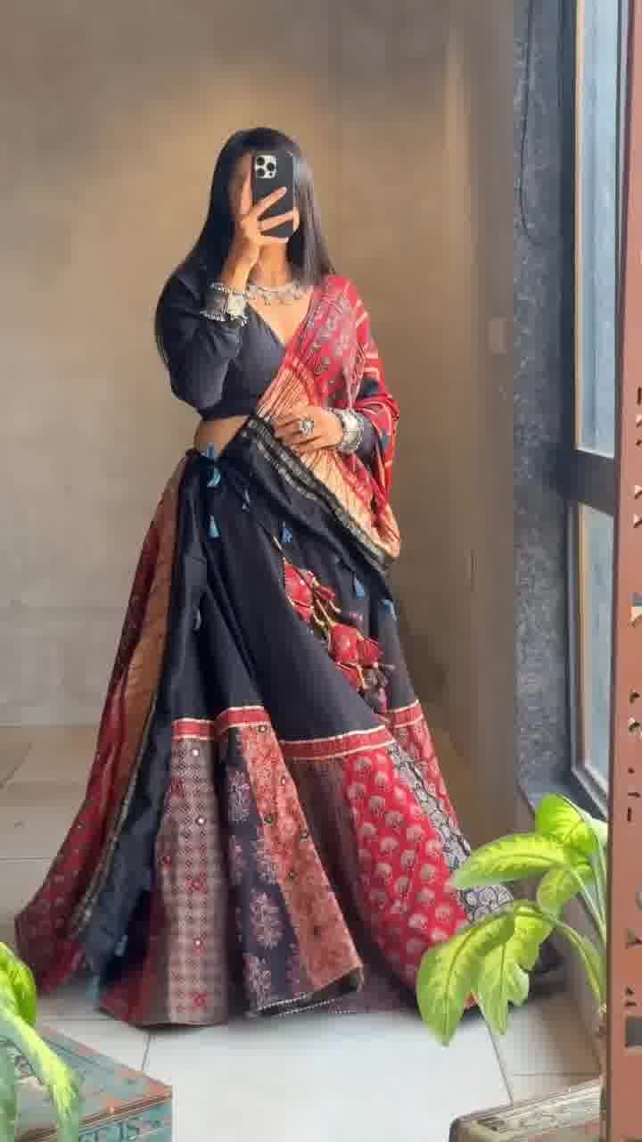 Royal Elegance – Handwoven Ethnic Lehenga with Contrast Dupatta Charm
