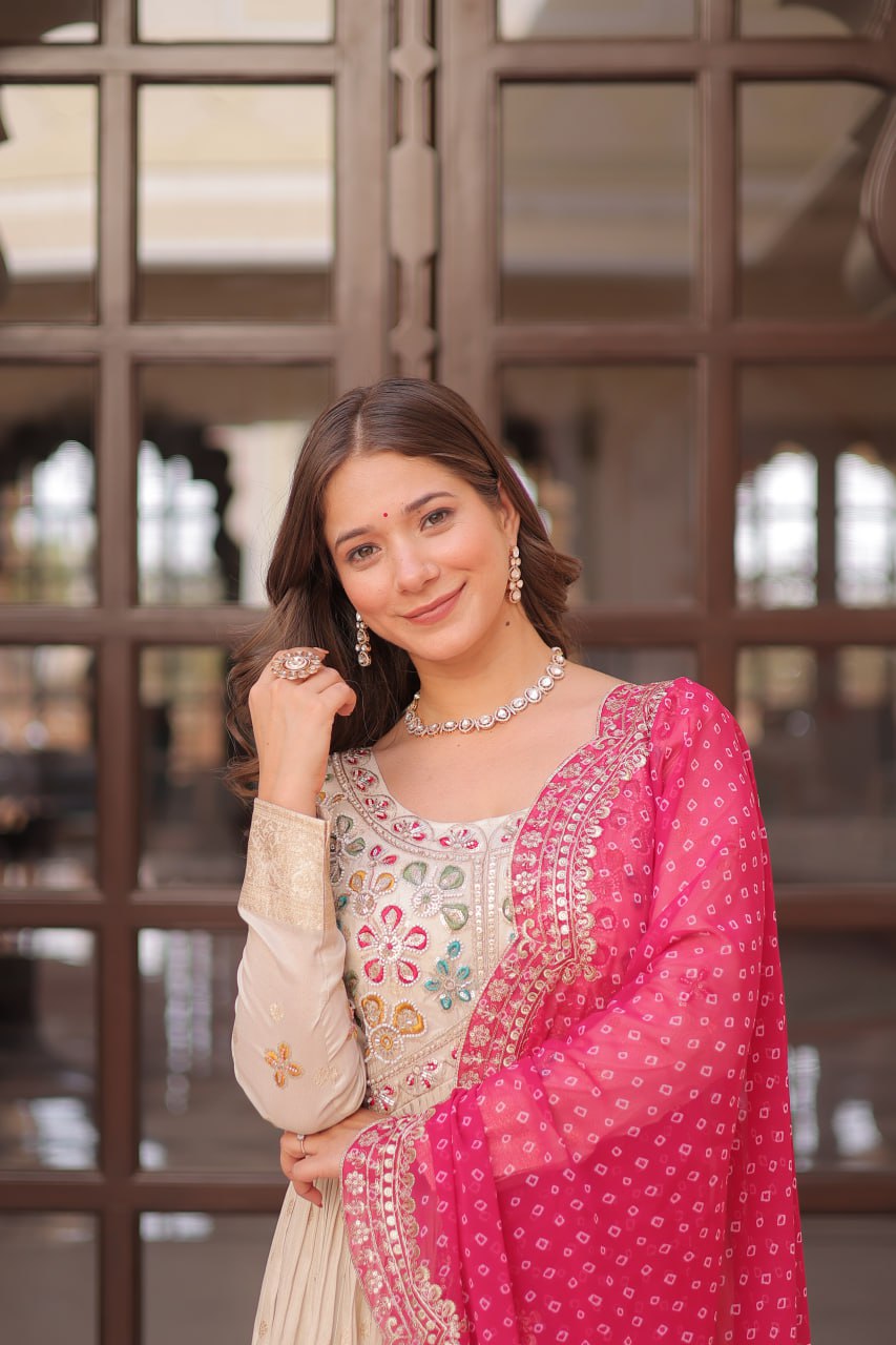 Dupatta Manjari: Regal Radiance in Layers