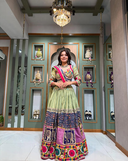 Noor-e-Kalaam Lehenga