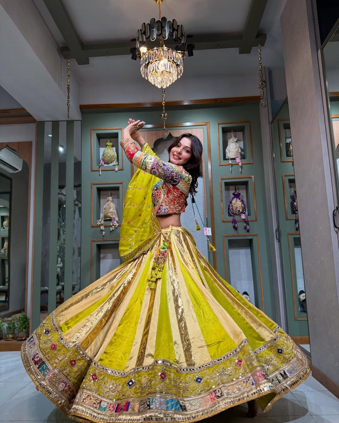 Surajmukhi Swag Lehenga