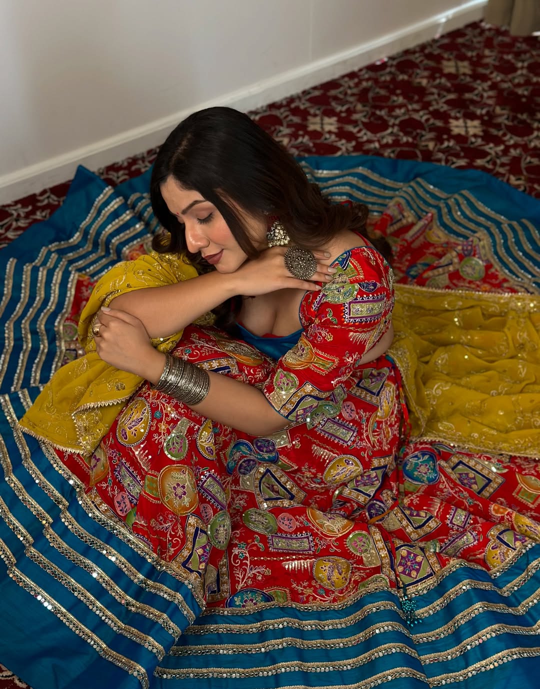 Navratree Vibrant Frame  Rangila Lahenga