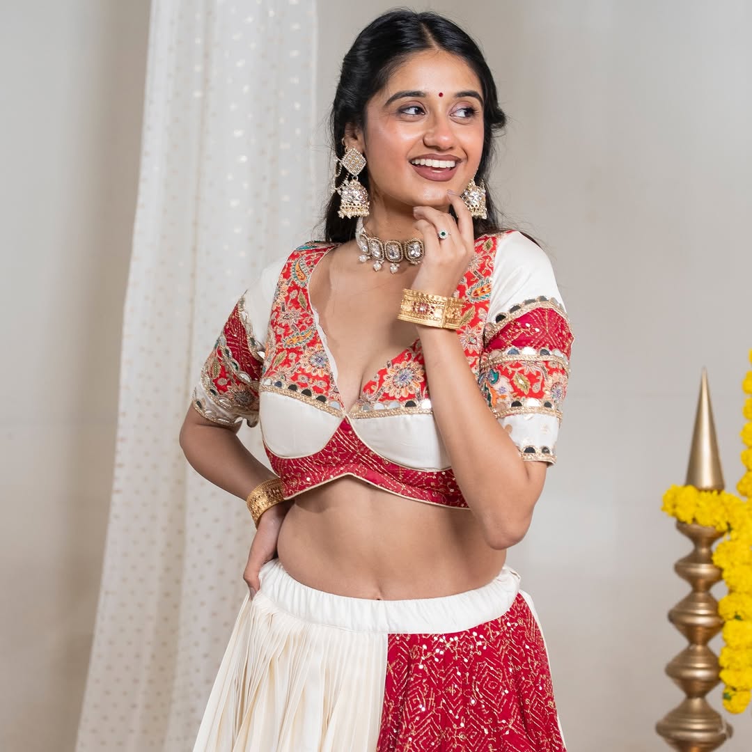 Red & White Traditional Navratri Chaniya choli