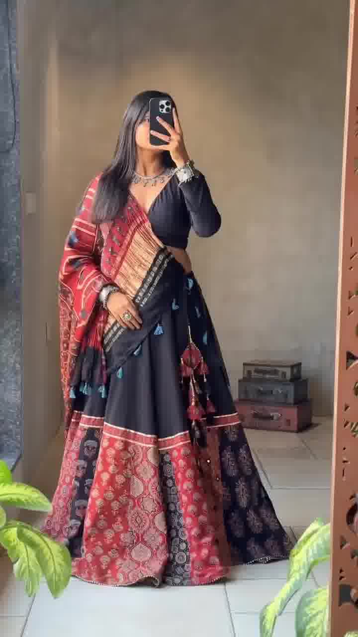 Royal Elegance – Handwoven Ethnic Lehenga with Contrast Dupatta Charm