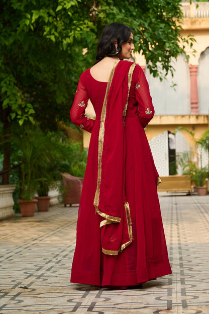 Mahal-e-Nazakat: Where Grace Meets Royal Threads