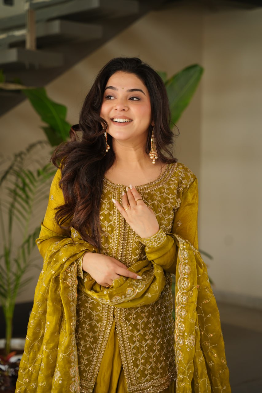 Dastak-e-Zar Knock of Gold on the Door of Tradition