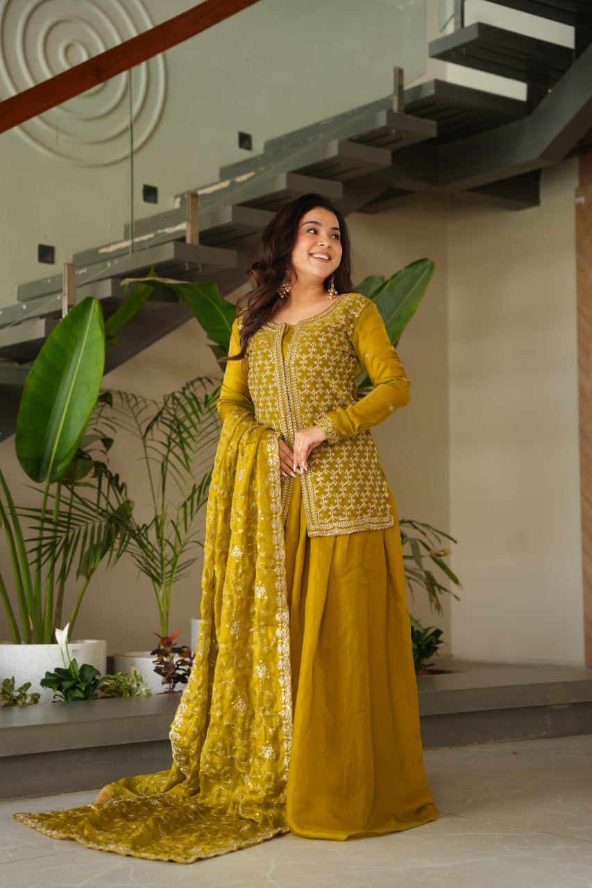 Dastak-e-Zar Knock of Gold on the Door of Tradition