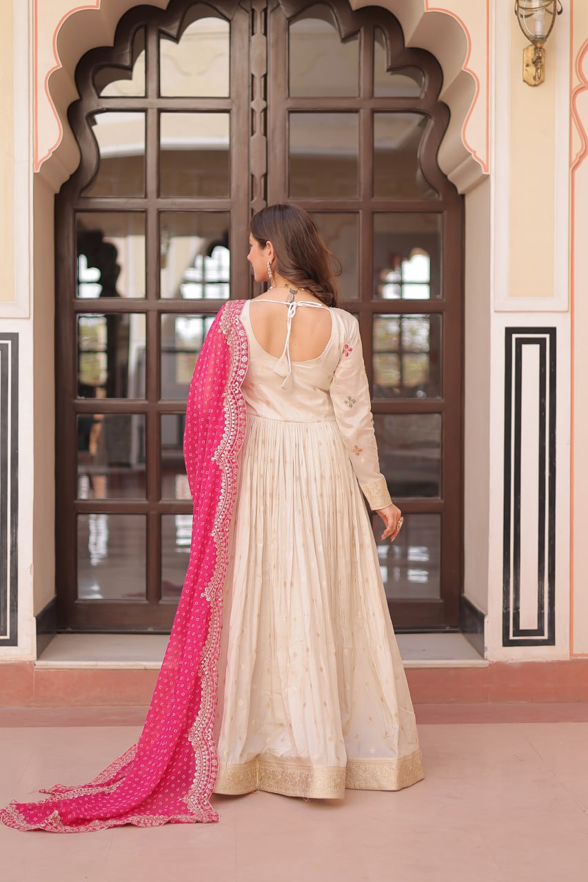 Dupatta Manjari: Regal Radiance in Layers